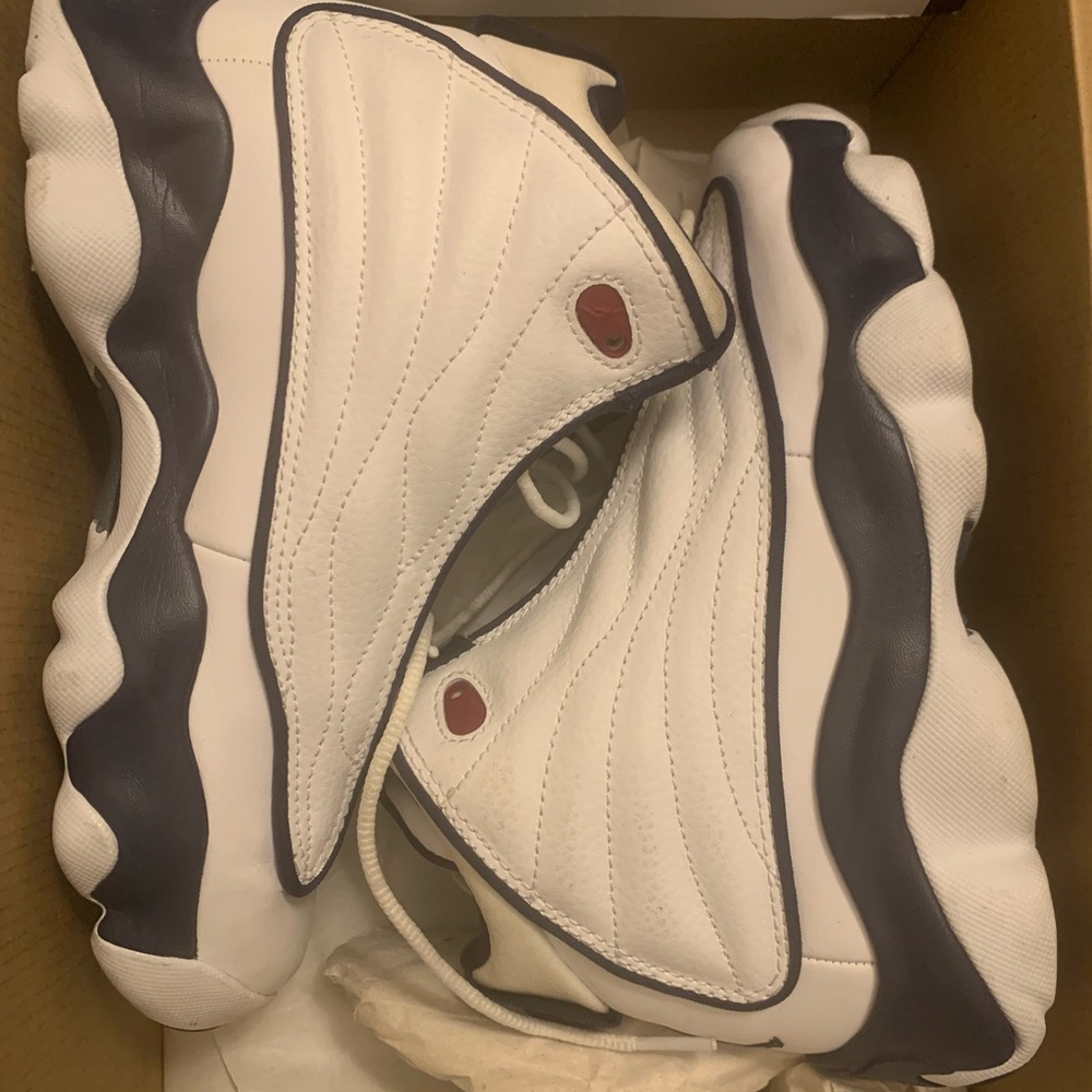Jordan Pro Strong (GradeSchool)